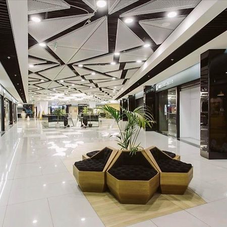 Hotel Platinia Cluj Napoca Bagian luar foto The interior of the mall