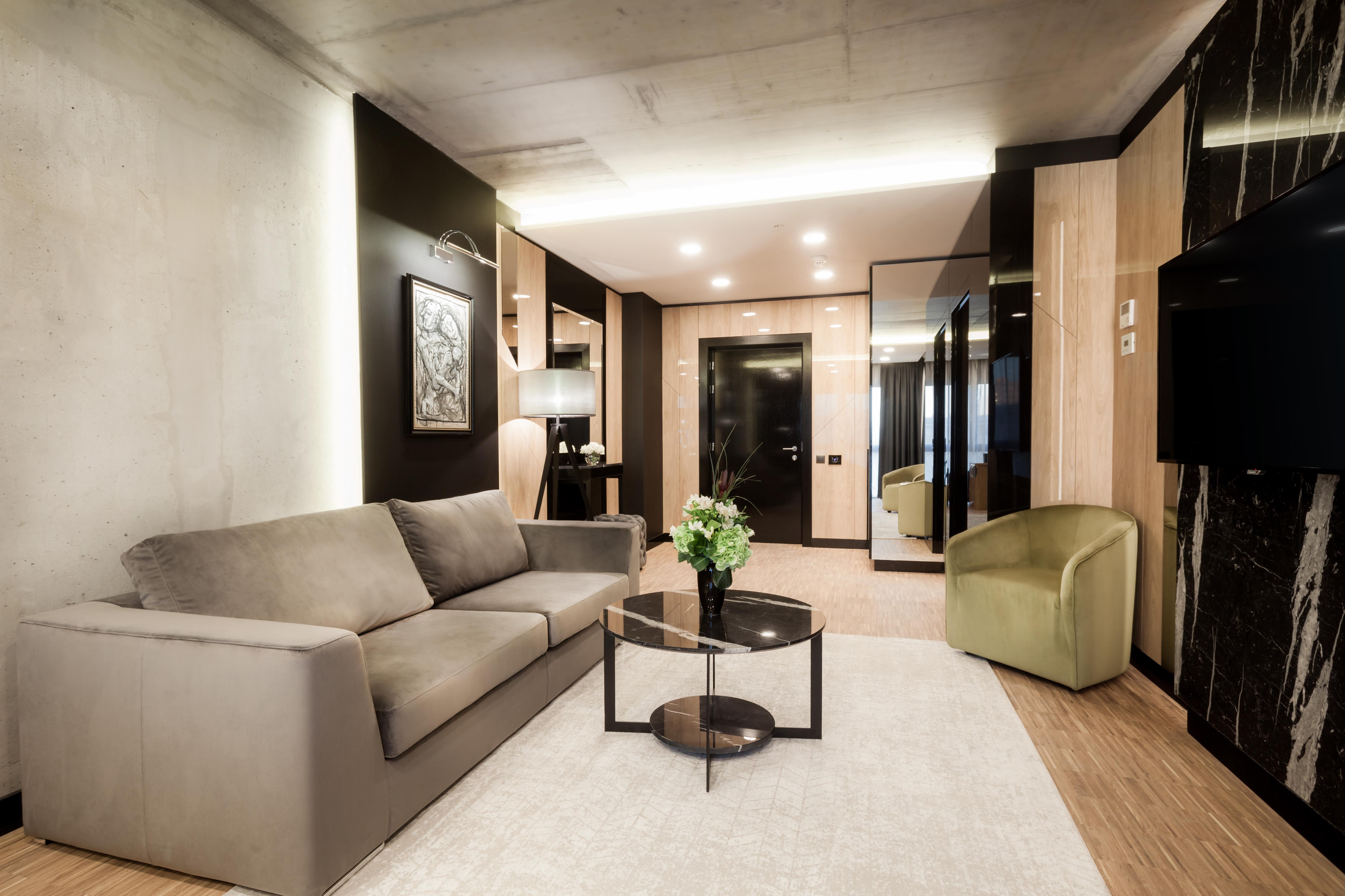 Hotel Platinia Cluj Napoca Bagian luar foto A suite at the hotel