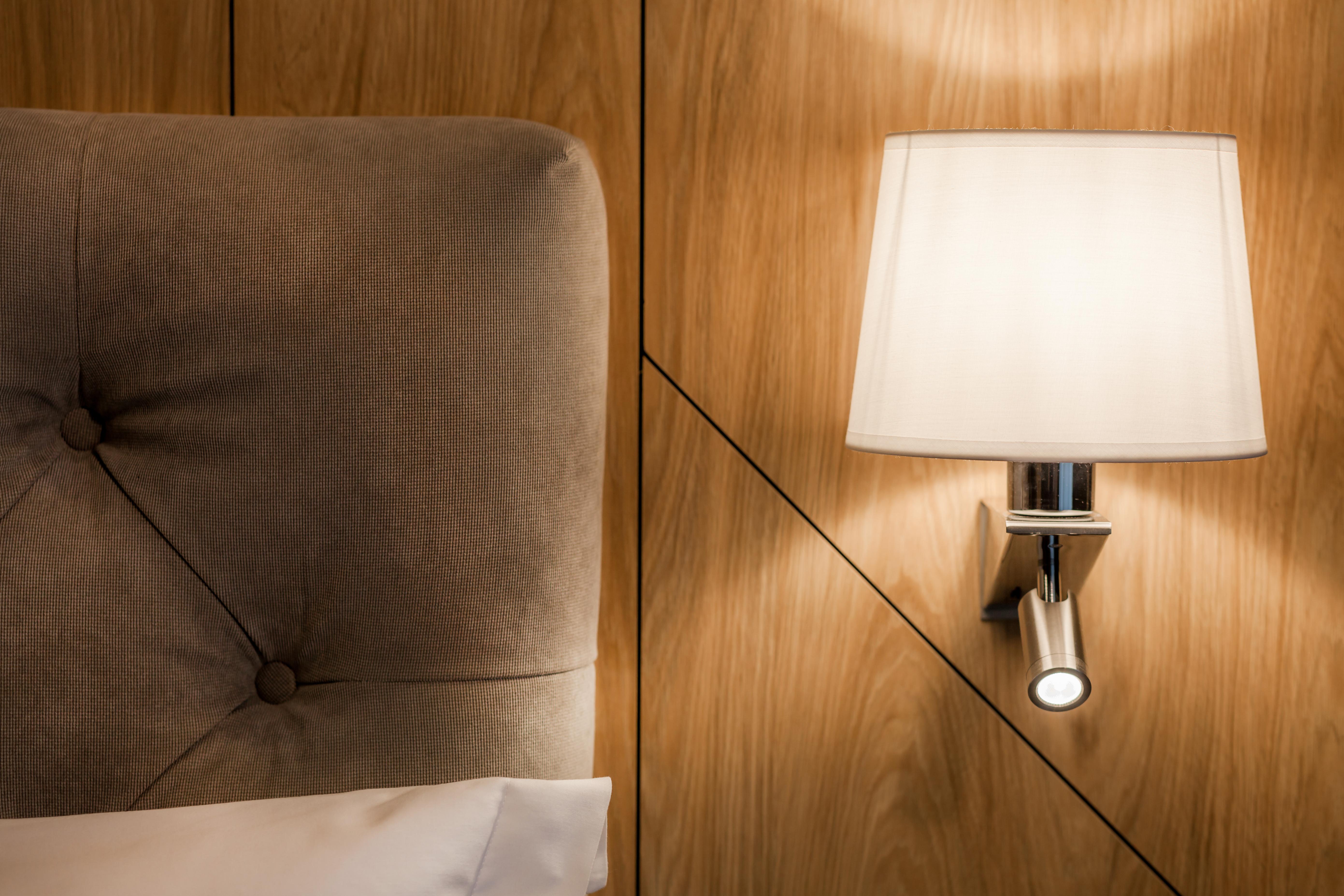 Hotel Platinia Cluj Napoca Bagian luar foto A wall light