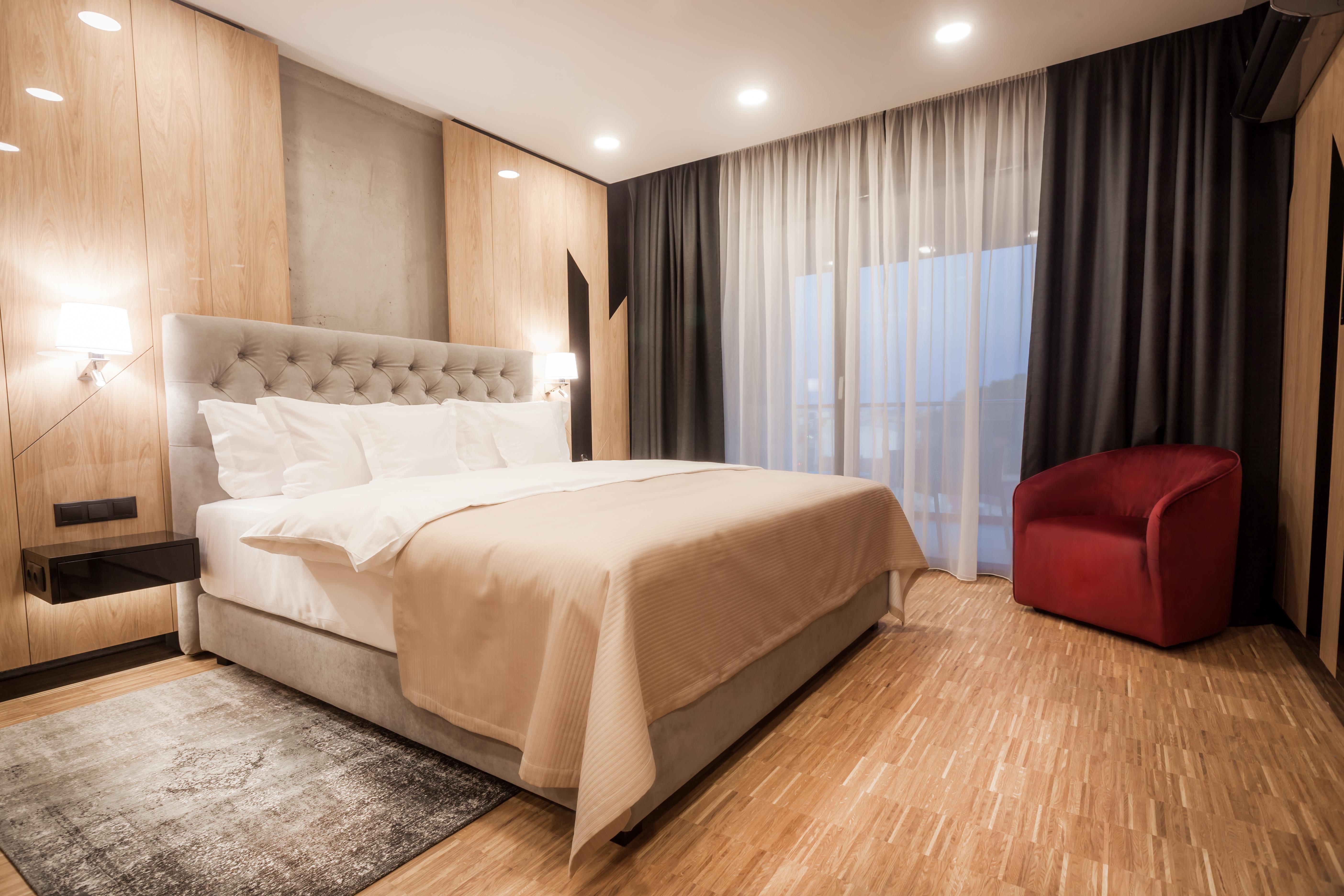 Hotel Platinia Cluj Napoca Bagian luar foto A bedroom