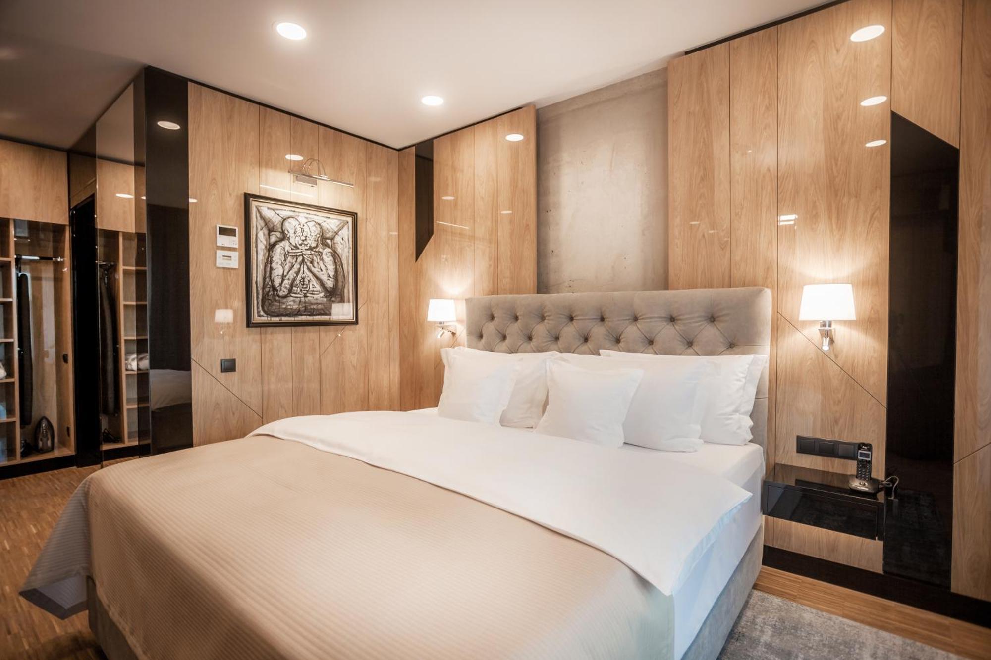 Hotel Platinia Cluj Napoca Bagian luar foto