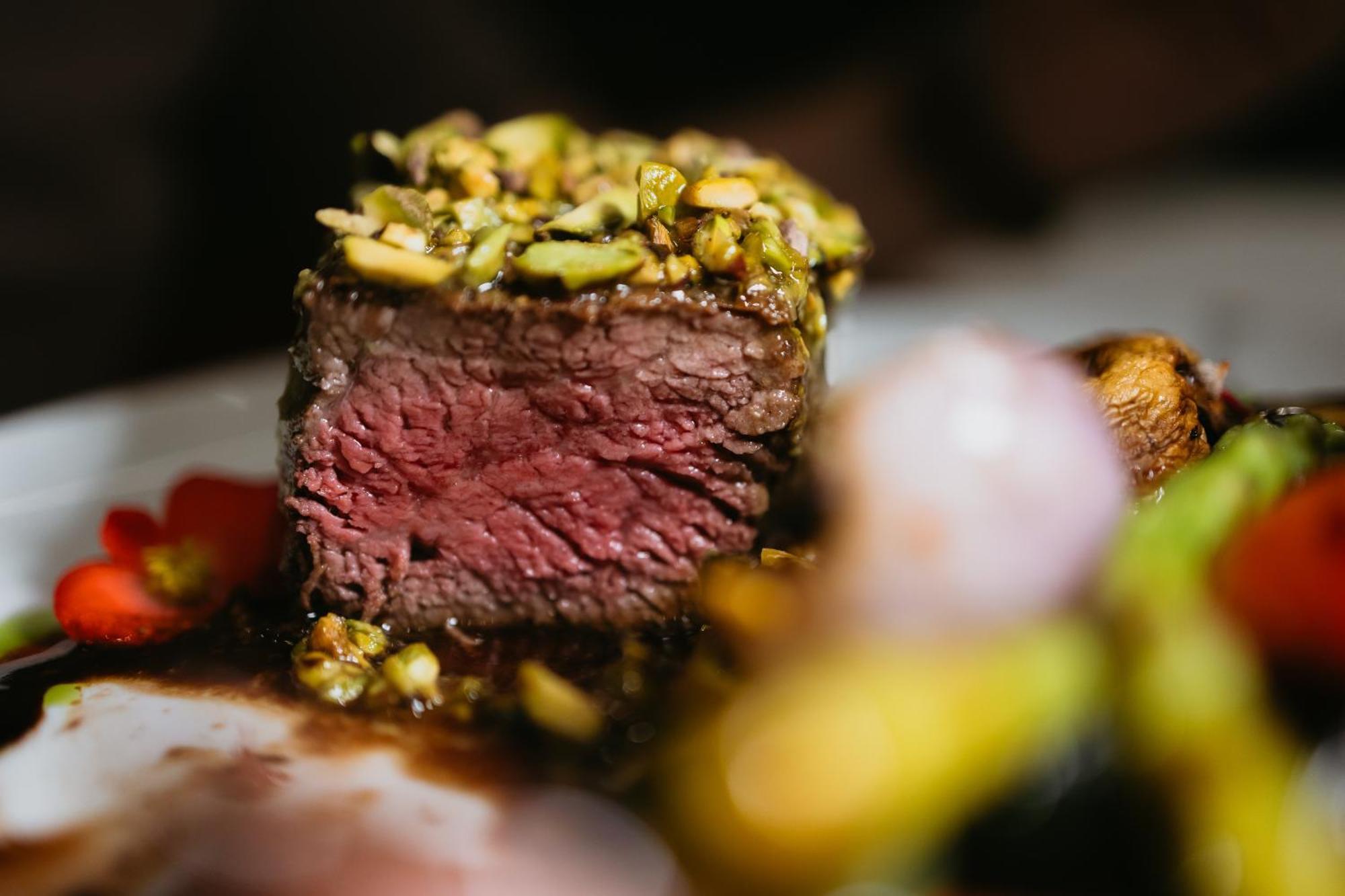 Hotel Platinia Cluj Napoca Bagian luar foto A pistachio crusted steak