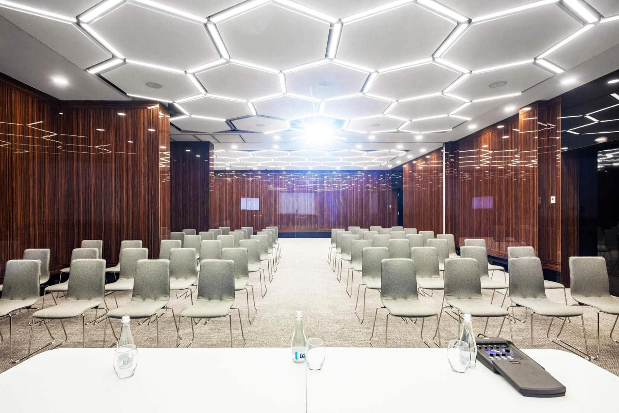 Hotel Platinia Cluj Napoca Bagian luar foto The main conference room