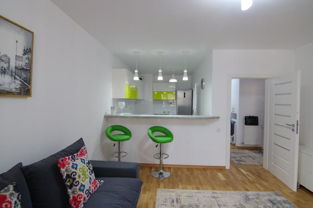 Hotel Platinia Cluj Napoca Bagian luar foto A modern open plan kitchen