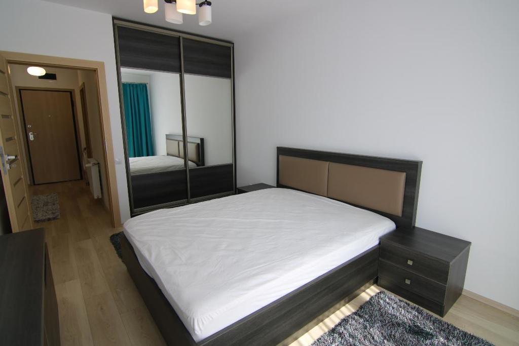 Hotel Platinia Cluj Napoca Bagian luar foto A bedroom