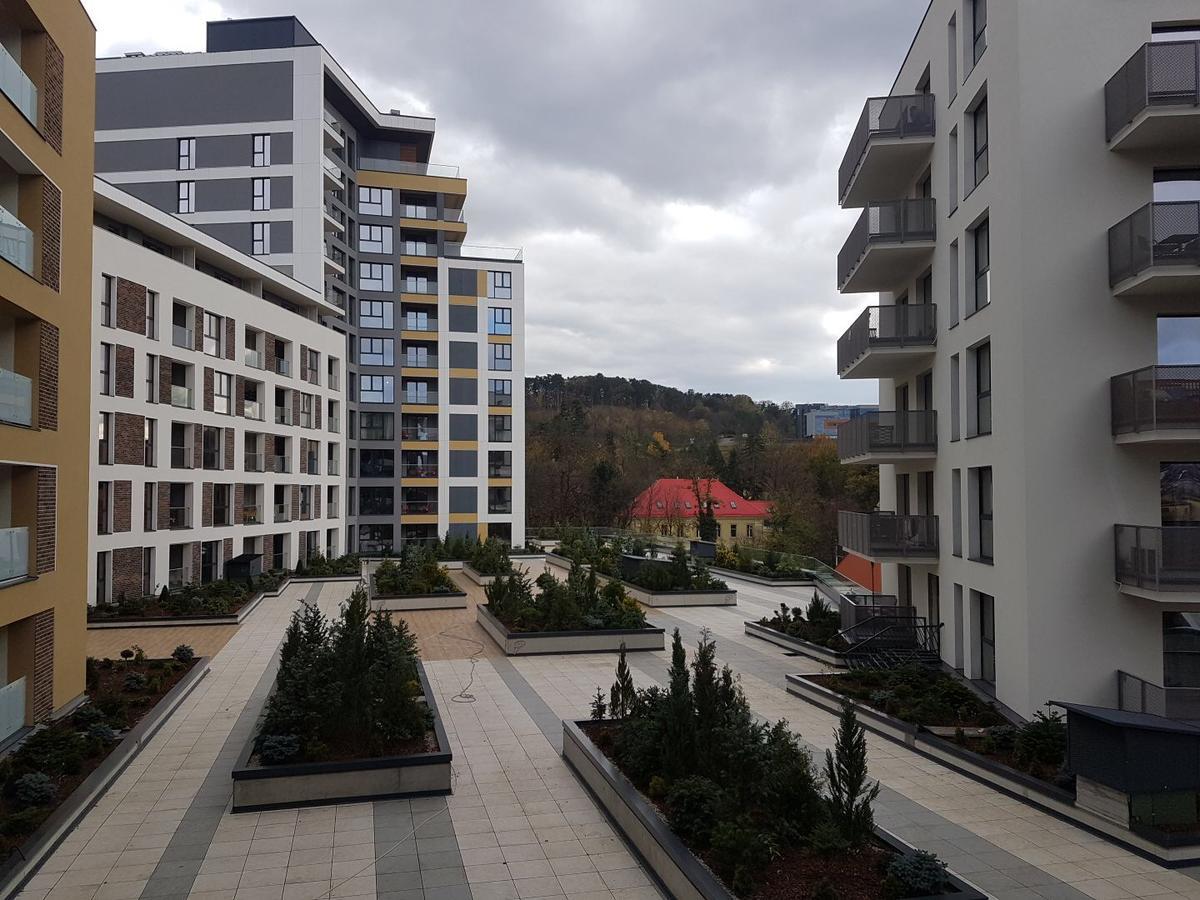 Hotel Platinia Cluj Napoca Bagian luar foto Residential buildings in the village